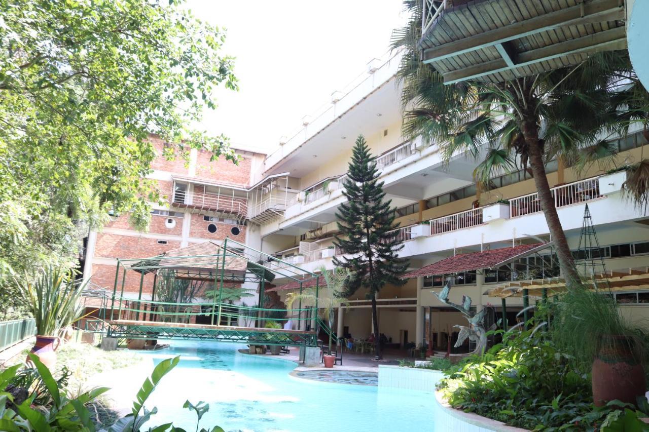 Golf Course Hotel Kampala Eksteriør billede