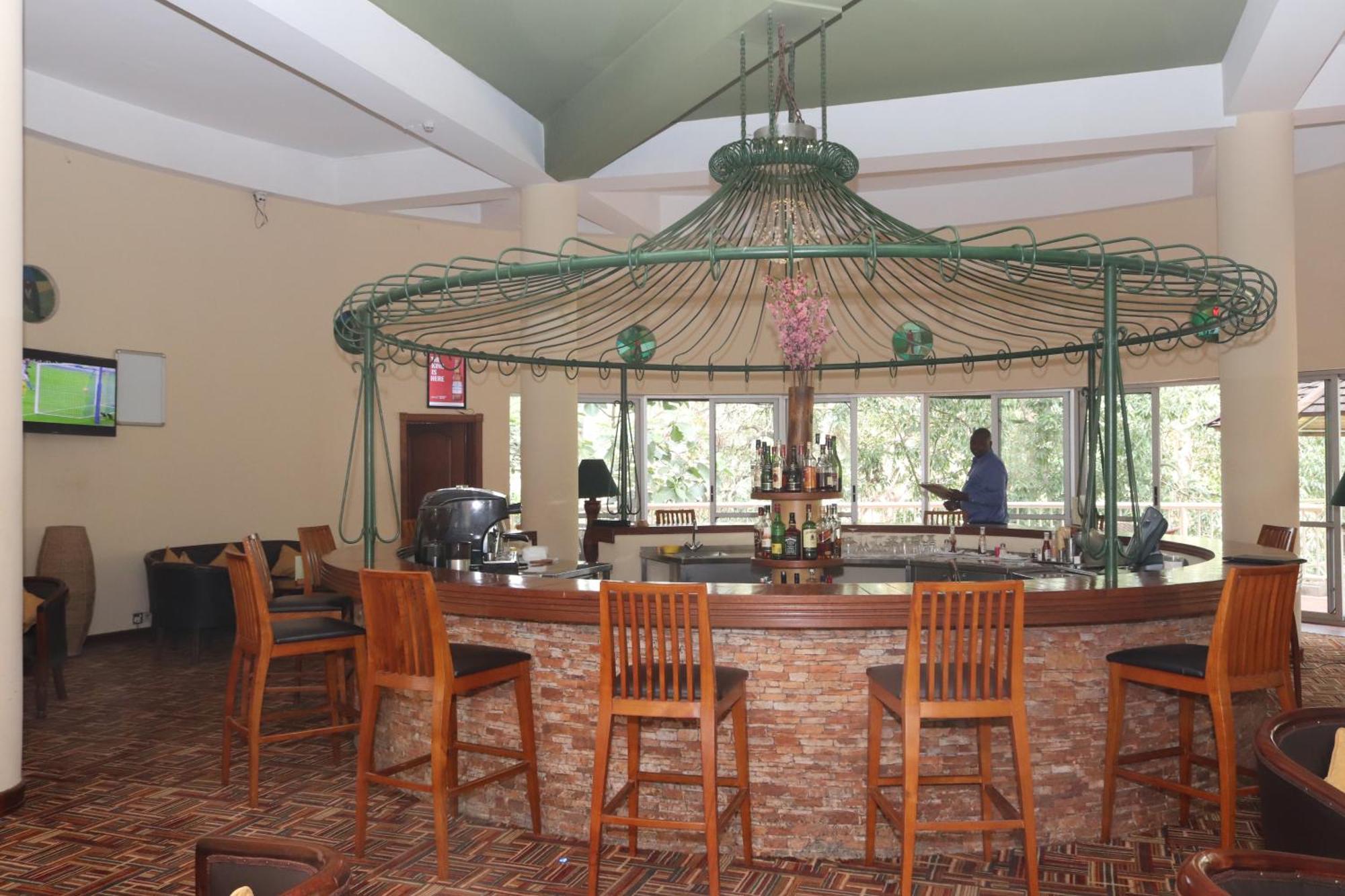 Golf Course Hotel Kampala Eksteriør billede