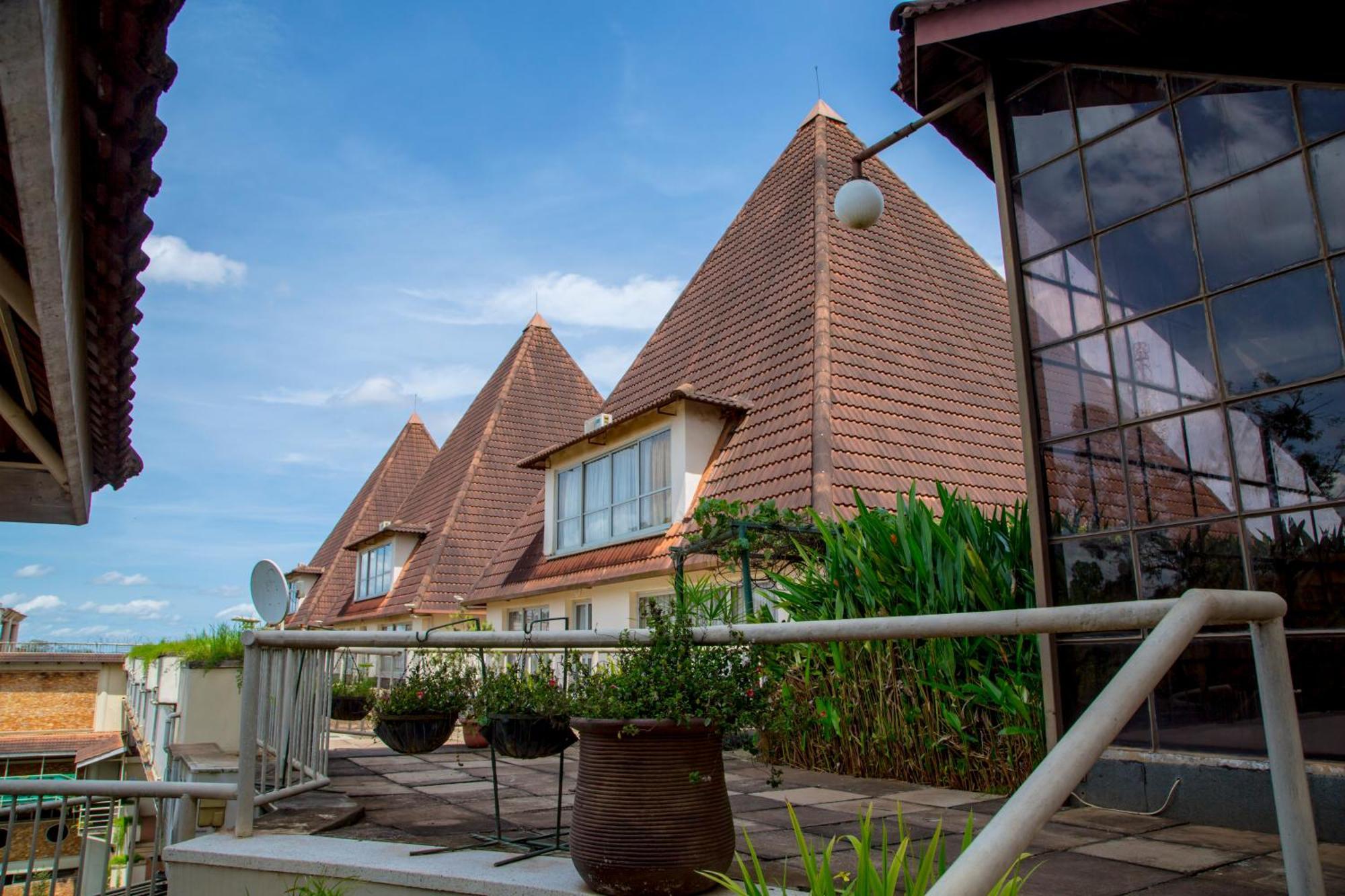 Golf Course Hotel Kampala Eksteriør billede
