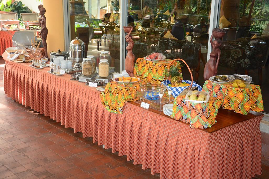 Golf Course Hotel Kampala Eksteriør billede