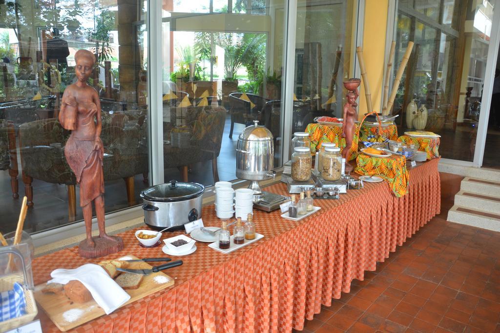 Golf Course Hotel Kampala Eksteriør billede