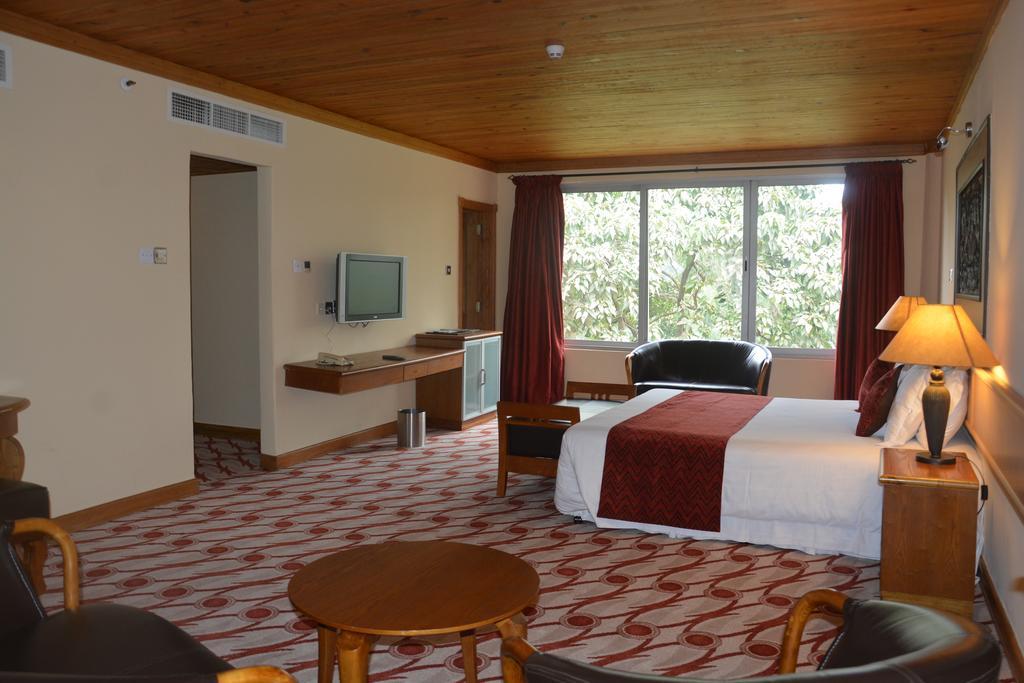 Golf Course Hotel Kampala Eksteriør billede